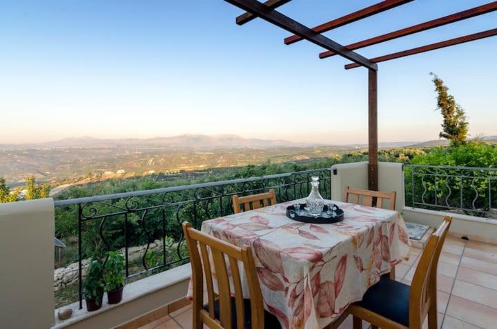 Aletraki -Off-Grid Retreat Above Heraklion, Peaceful Views Archanes Eksteriør billede